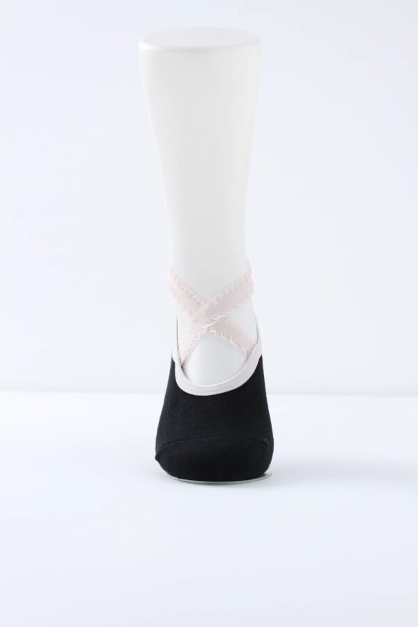Black pilates princess good grip socks